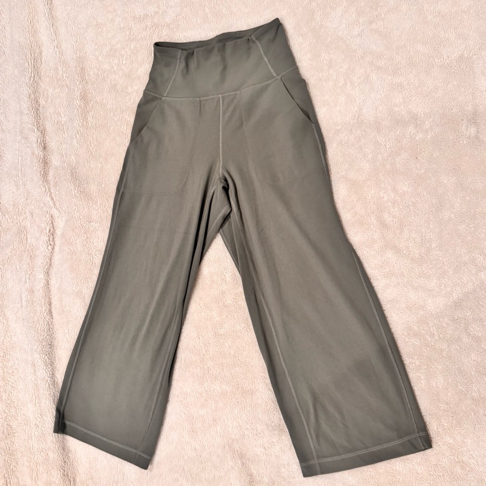 Lululemon Light Sage Green Wide Leg Crop Pants Women Size 4 High Rise Pockets